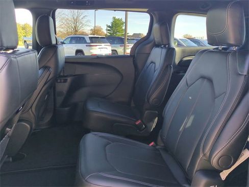 New 2026 Chrysler Pacifica Select image 14