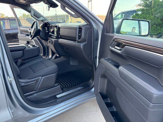 Used 2024 Chevrolet Silverado 1500 LT AWD/4WD image 29