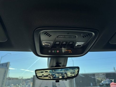 Used 2023 Chevrolet Traverse LT w/ LT Premium Package image 29