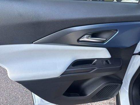 New 2026 Chevrolet Equinox EV LT w/ Convenience Package II image 21