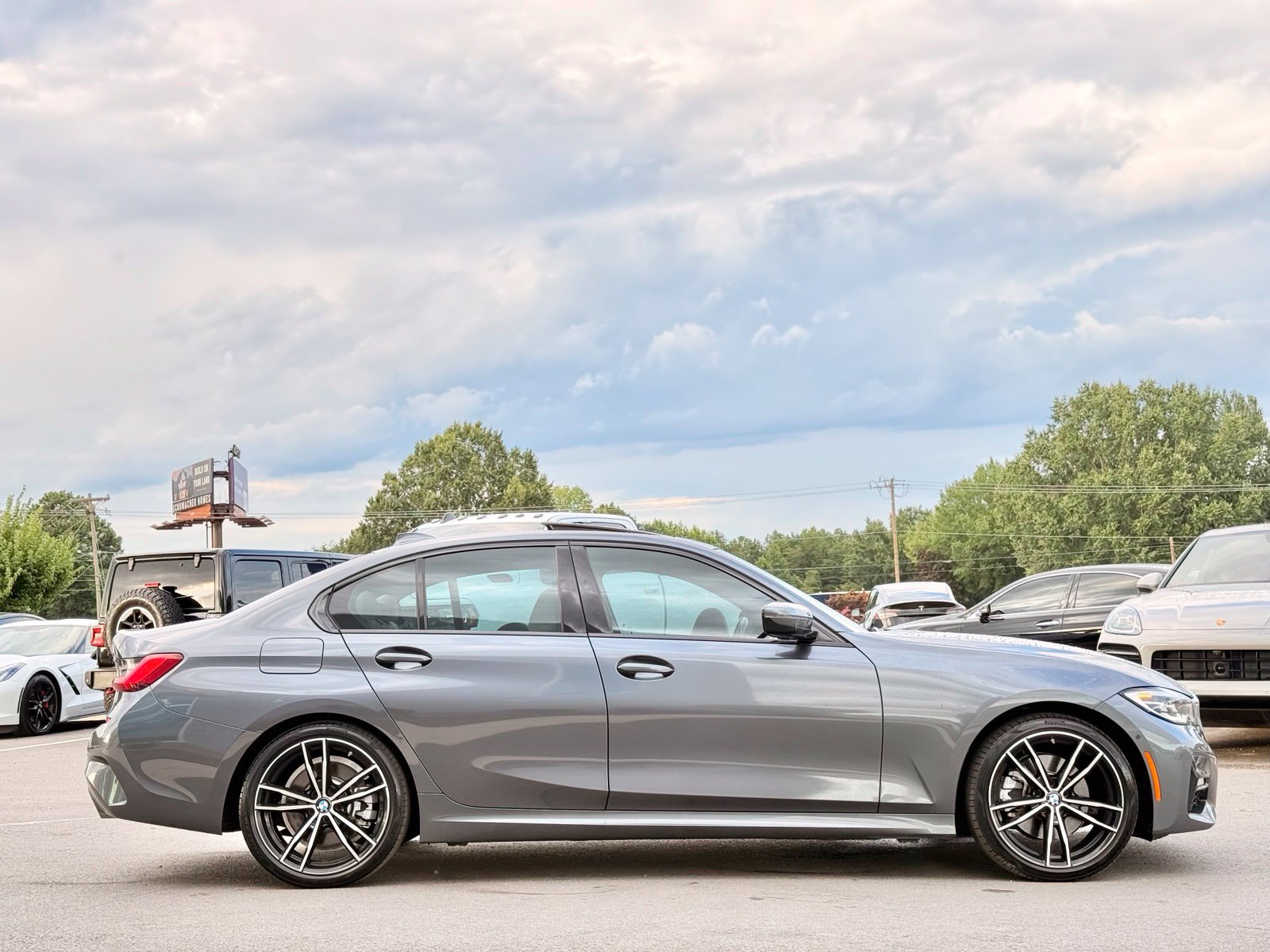 Used 2020 BMW 330i Sedan w/ M Sport Package RWD image 11