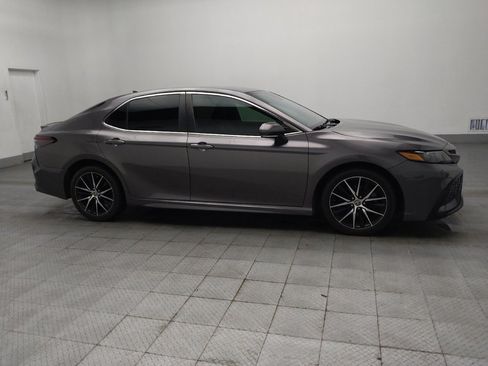 Used 2022 Toyota Camry SE image 11