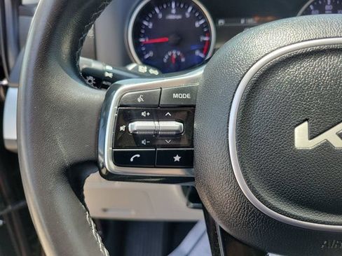 Used 2024 Kia Carnival LX FWD image 27
