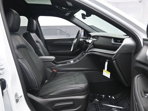 New 2025 Jeep Grand Cherokee L Altitude image 27