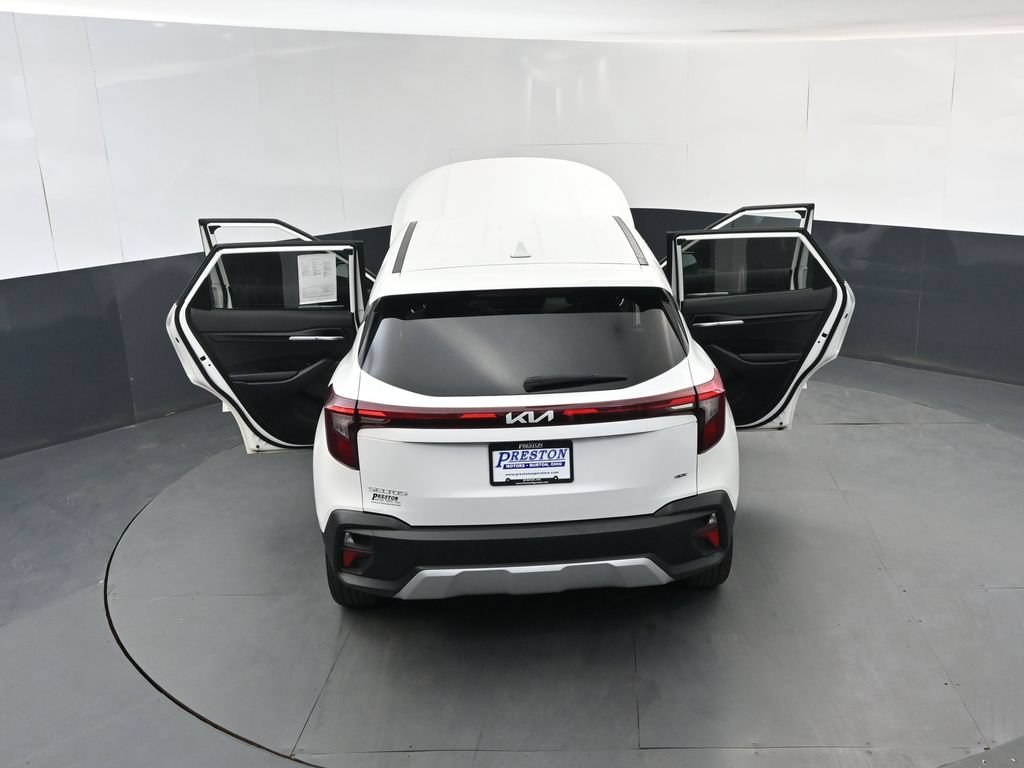 Used 2025 Kia Seltos LX AWD/4WD image 18