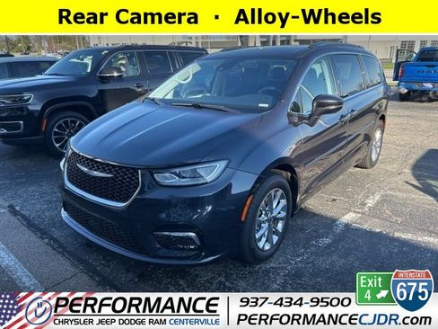 Used 2021 Chrysler Pacifica Touring-L w/ Premium & Safety Sphere Group image 1