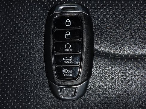 Used 2023 Hyundai Elantra Limited FWD image 32