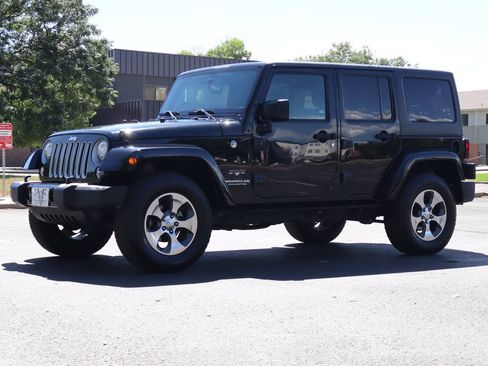 Used 2017 Jeep Wrangler Unlimited Sahara w/ Trailer Tow Group AWD/4WD image 11