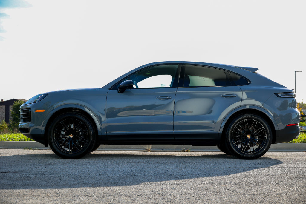 Certified 2026 Porsche Cayenne Coupe AWD/4WD image 2