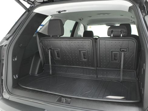 Used 2021 Chevrolet Traverse LT FWD image 8