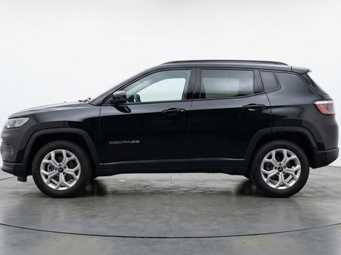 Used 2025 Jeep Compass Latitude image 5