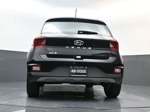 Certified 2025 Hyundai Venue SEL image 26