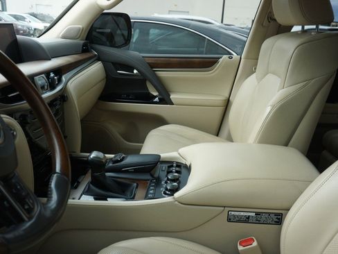 Used 2019 Lexus LX 570 4WD image 5