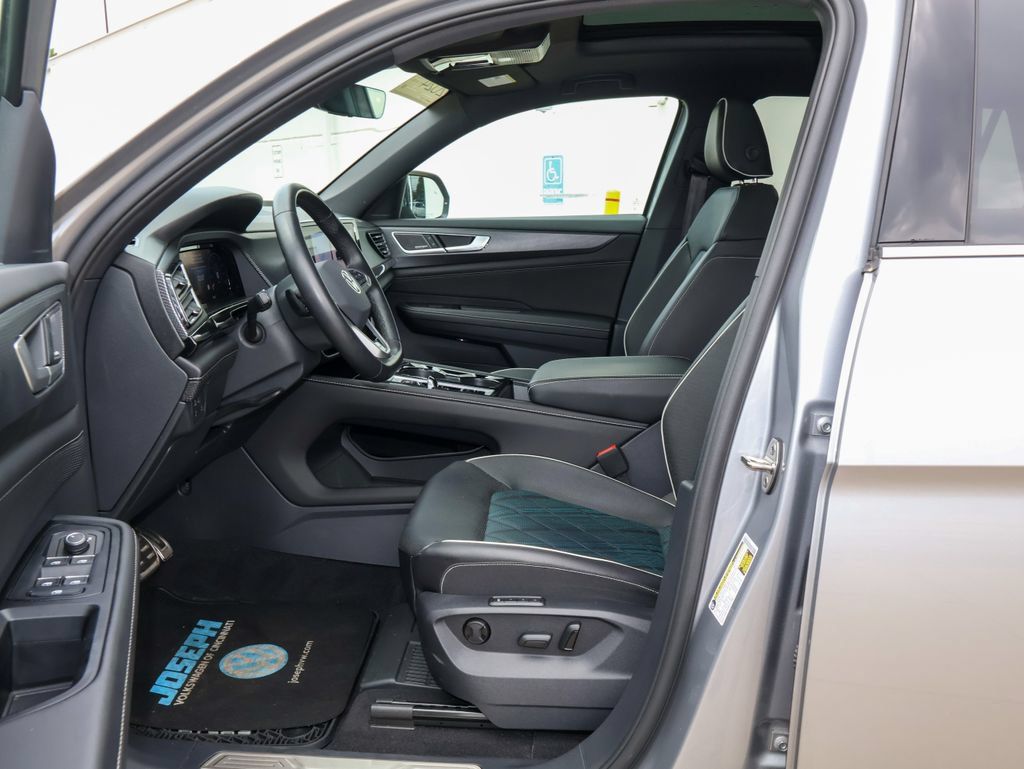 Used 2024 Volkswagen Atlas Cross Sport SEL Premium R-Line AWD/4WD image 12