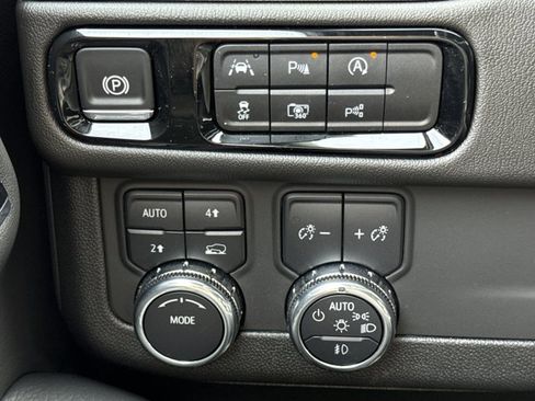 Used 2025 GMC Yukon Denali w/ LPO, Floor Liner Package image 26