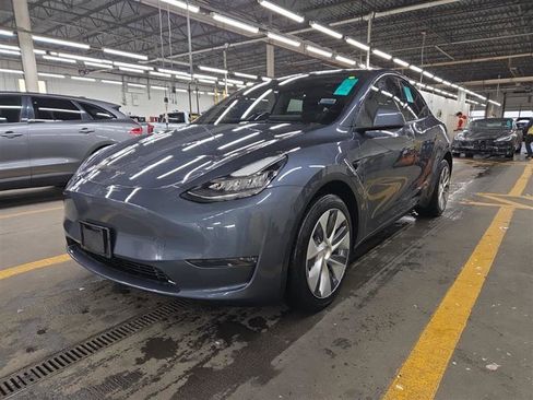 Used 2023 Tesla Model Y Long Range image 3