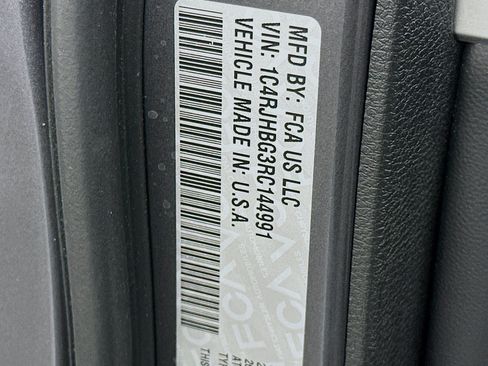 Used 2024 Jeep Grand Cherokee Limited w/ Luxury Tech Group II AWD/4WD image 12