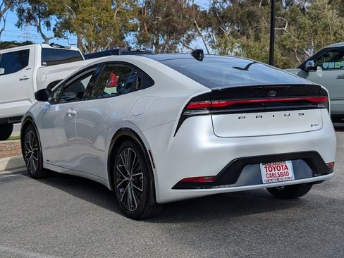 Used 2025 Toyota Prius XLE image 12