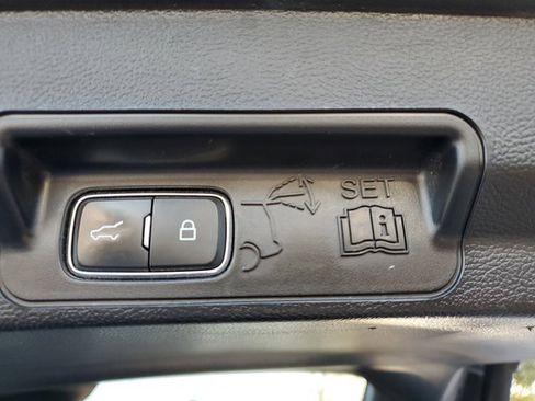 Certified 2023 Ford Explorer XLT image 8