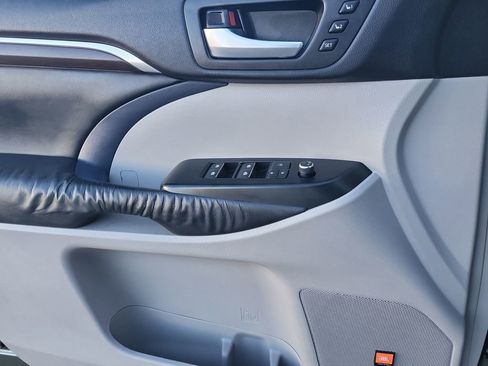 Used 2014 Toyota Highlander Limited Platinum image 10