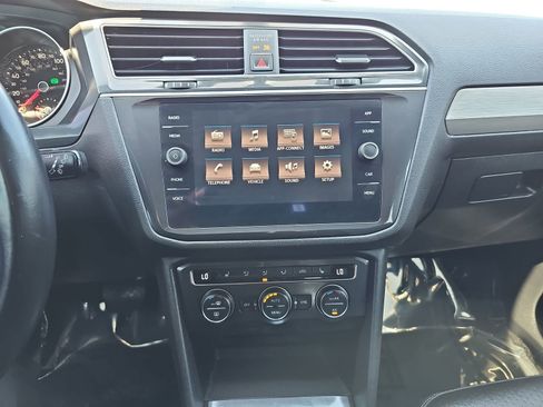 Used 2018 Volkswagen Tiguan SE AWD/4WD image 19