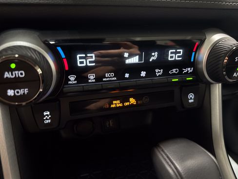 Used 2025 Toyota RAV4 XLE AWD/4WD image 20