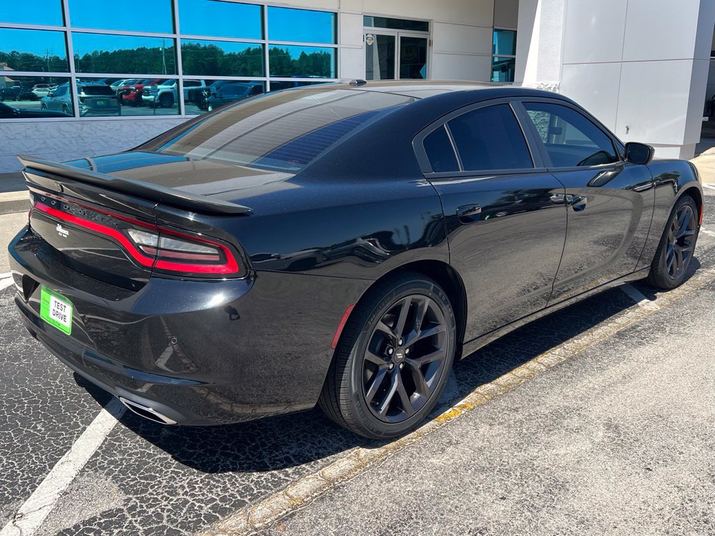 Used 2020 Dodge Charger SXT w/ Blacktop Package RWD image 4