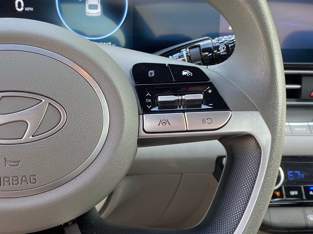 Used 2024 Hyundai Elantra SEL FWD image 16