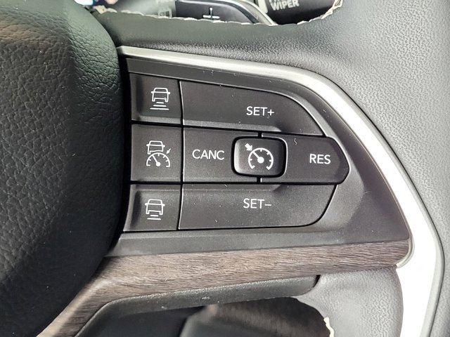 Used 2023 Jeep Grand Cherokee L Limited w/ Luxury Tech Group II AWD/4WD image 25