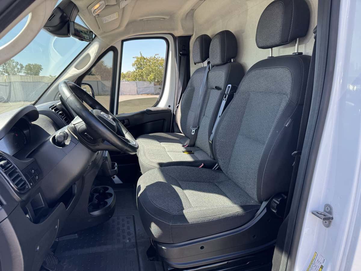 Used 2023 RAM ProMaster 2500 w/ Driver Convenience Group FWD image 17