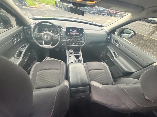 Used 2024 Nissan Pathfinder S AWD/4WD image 11