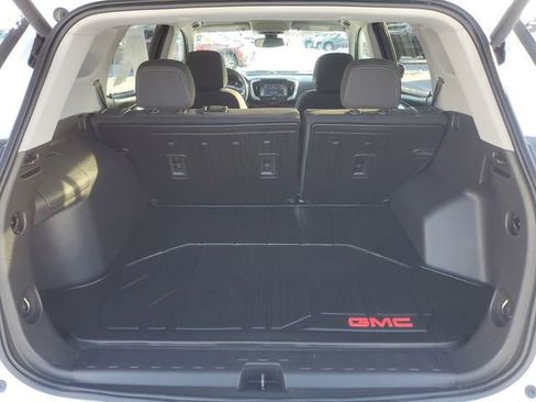 Used 2023 GMC Terrain SLE w/ Driver Convenience Package image 8