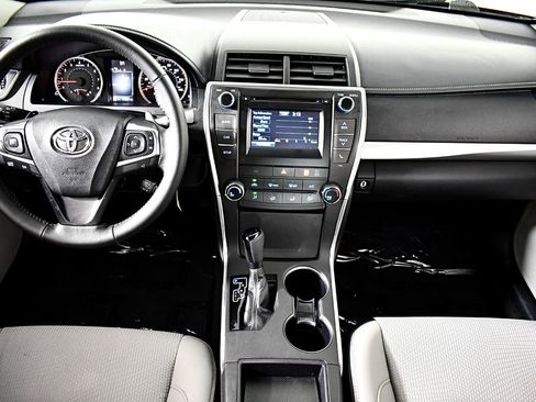 Used 2016 Toyota Camry SE image 20