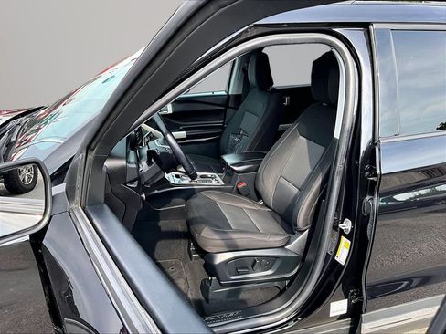 Used 2023 Ford Explorer XLT AWD/4WD image 25