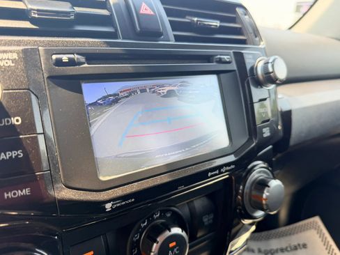 Used 2018 Toyota 4Runner TRD Off-Road Premium AWD/4WD image 18