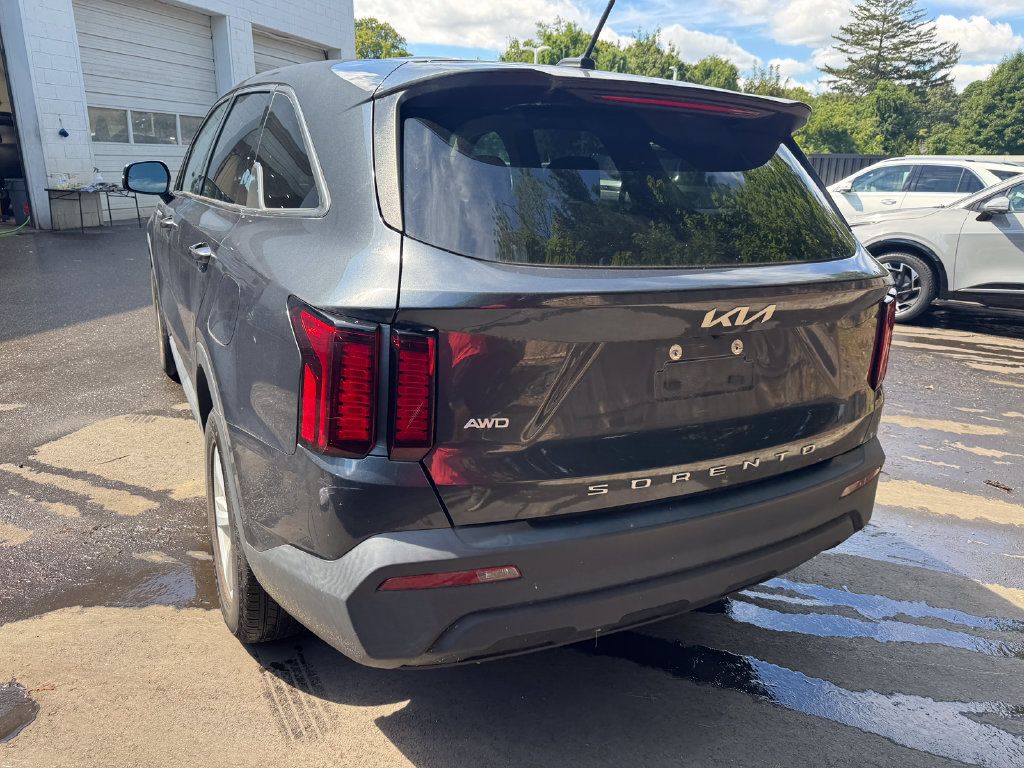 Used 2022 Kia Sorento LX AWD/4WD image 6