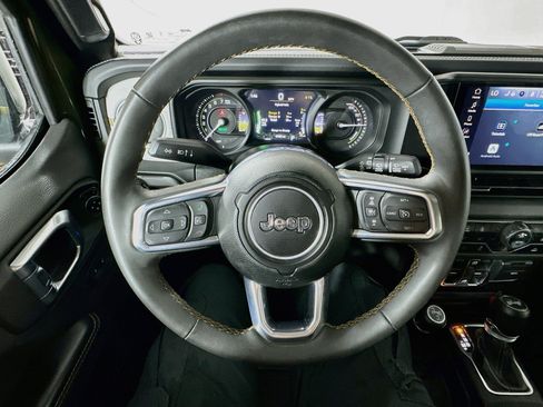 Used 2024 Jeep Wrangler Unlimited Sahara AWD/4WD image 11