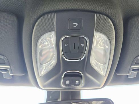 Certified 2025 Jeep Compass Latitude w/ Sun & Sound Group image 31