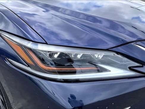 Used 2019 Lexus ES 350 Ultra Luxury w/ Accessory Package FWD image 29