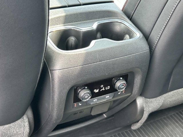 Used 2025 Chevrolet Traverse RS AWD/4WD image 19