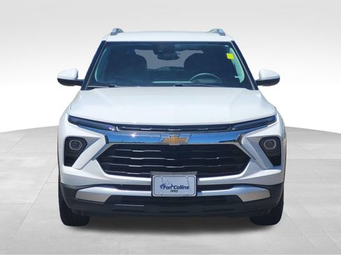 Used 2025 Chevrolet TrailBlazer LT AWD/4WD image 2