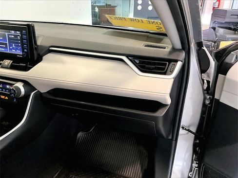 Used 2022 Toyota RAV4 XLE image 13