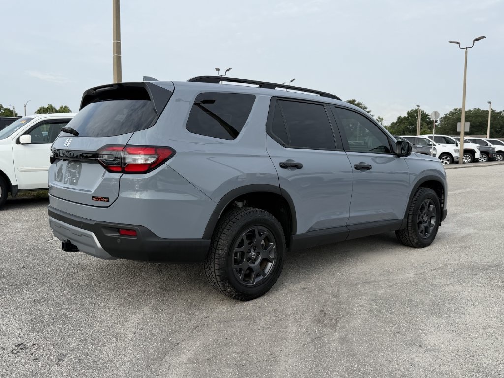 Certified 2025 Honda Pilot TrailSport image 5