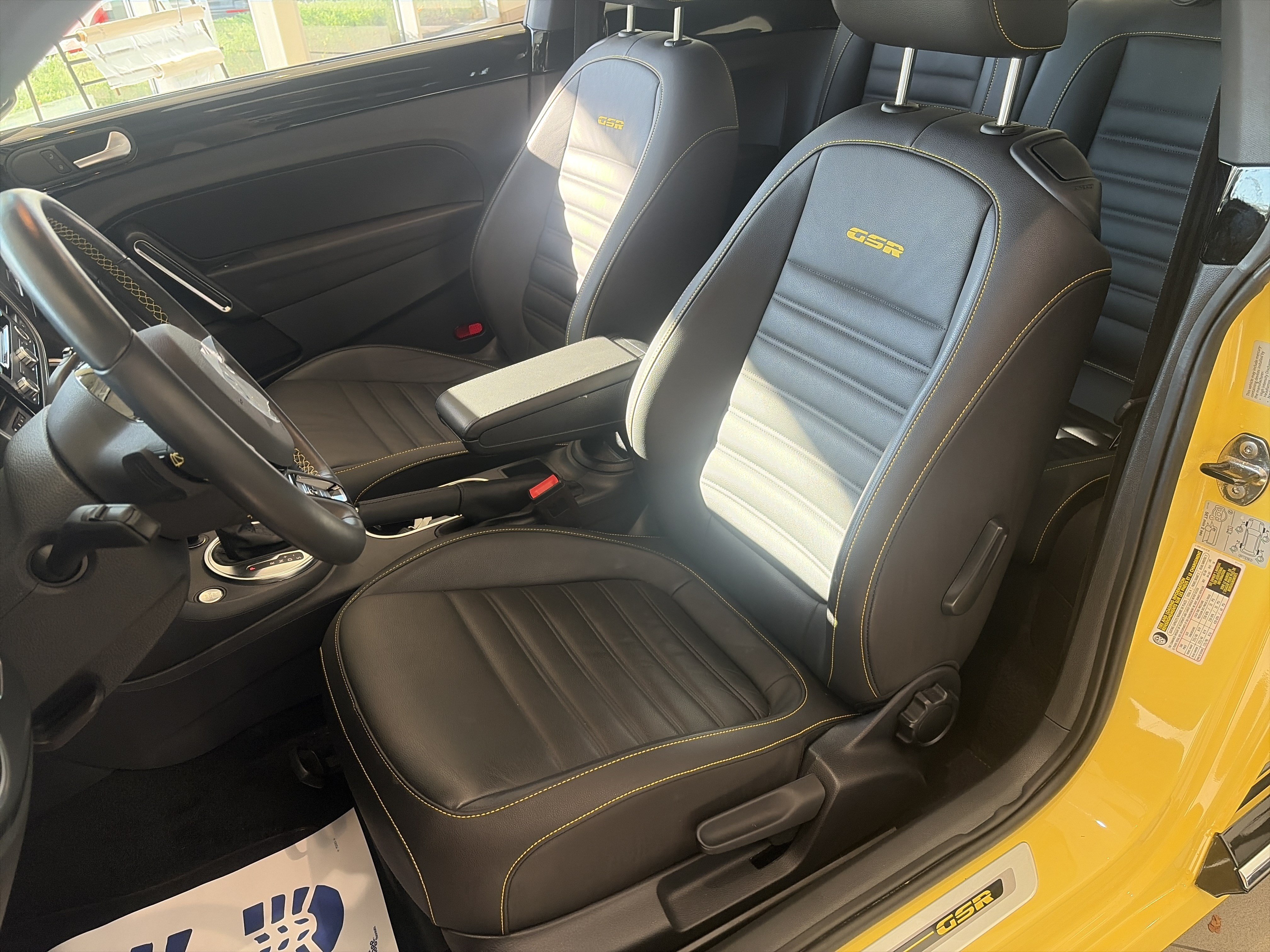 Used 2014 Volkswagen Beetle GSR FWD image 31