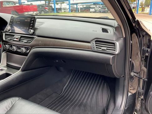 Used 2018 Honda Accord Touring image 18