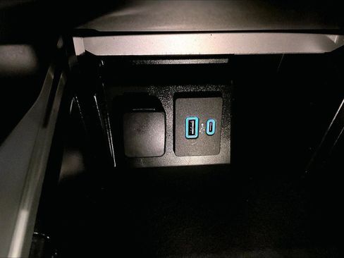 Certified 2022 Ford Explorer XLT w/ Equipment Group 202A image 32