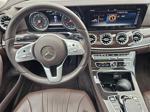 Used 2025 Mercedes-Benz GLC 300 image 18