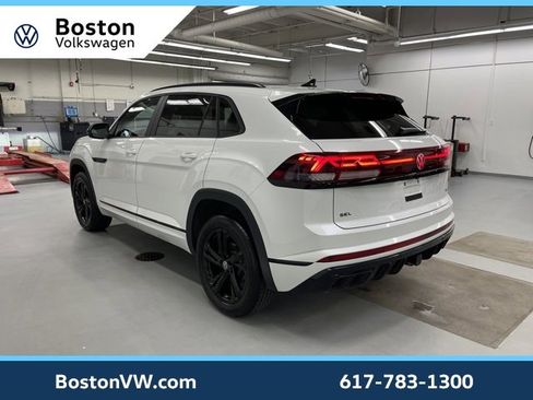 Used 2025 Volkswagen Atlas Cross Sport SEL R-Line image 2