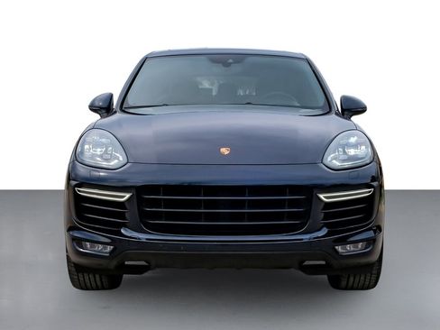 Used 2018 Porsche Cayenne Turbo image 3