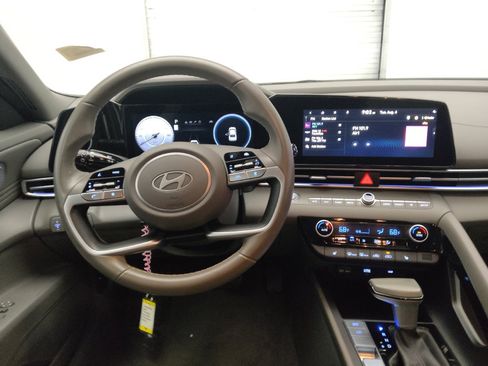 Used 2025 Hyundai Elantra SEL FWD image 22